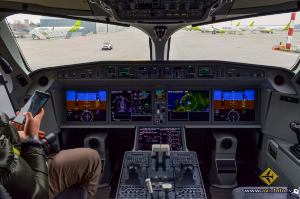 Airbus A220-300