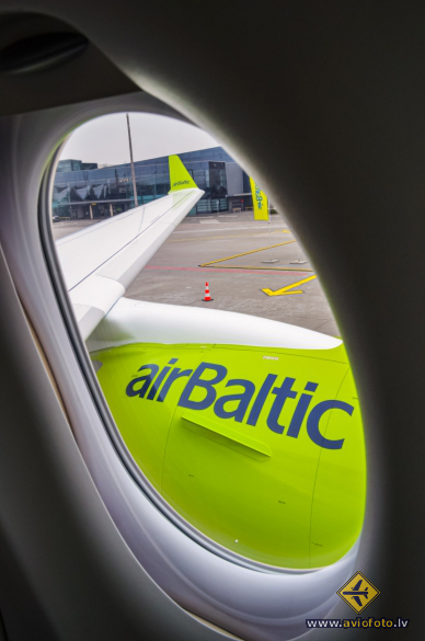 Airbus A220-300