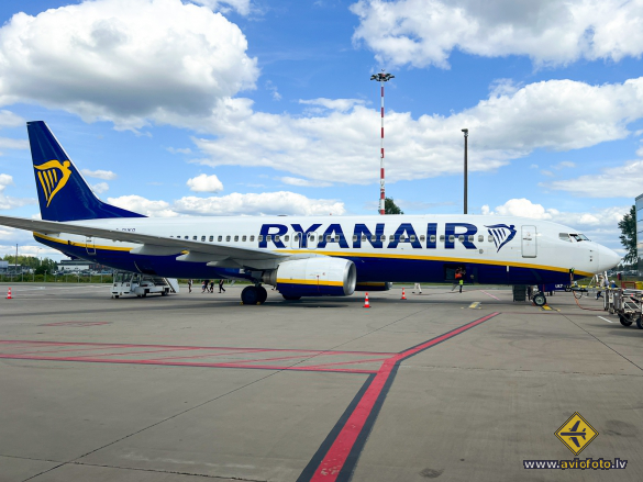 Boeing 737-8AS