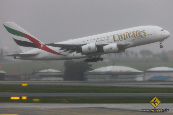 Airbus A380-842