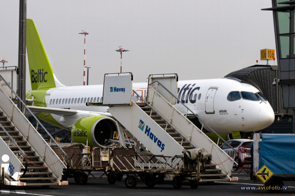 Airbus A220-300
