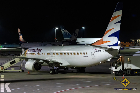Boeing 737-8GJ