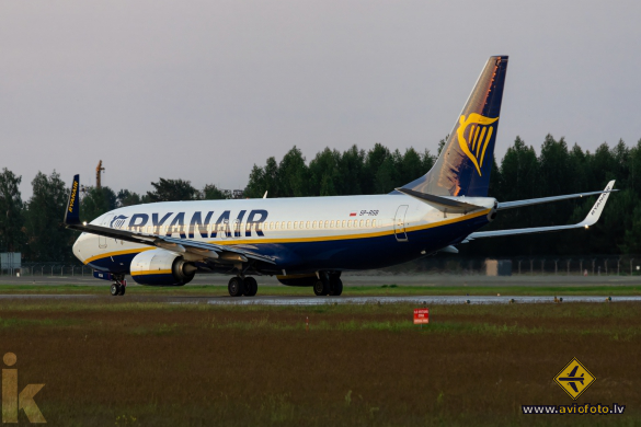 Boeing 737-8AS