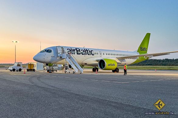 Airbus A220-300