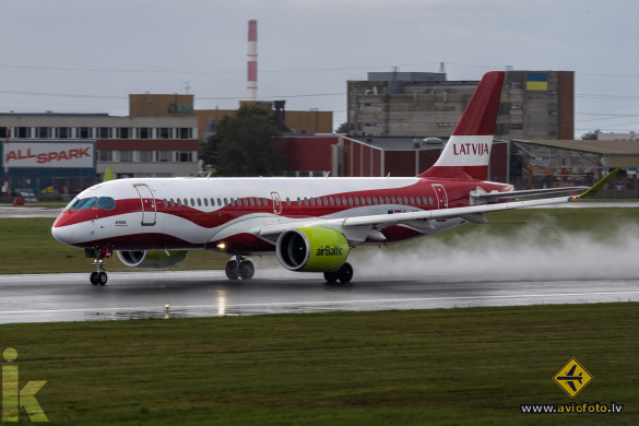 Airbus A220-300