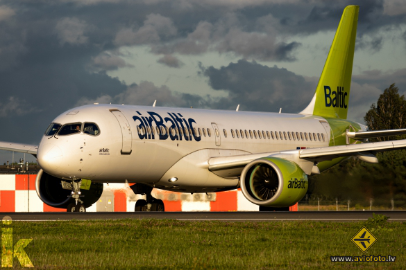 Airbus A220-300