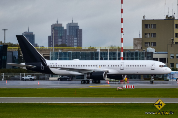Boeing 757-256