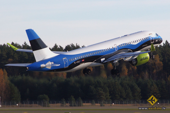 Airbus A220-300