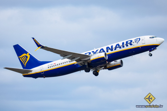 Boeing 737-8AS