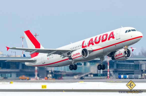 Airbus A320-214