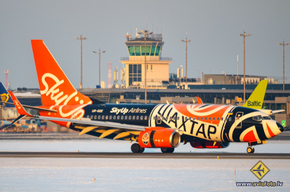 Boeing 737-75C