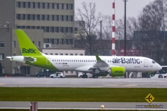 Airbus A220-300