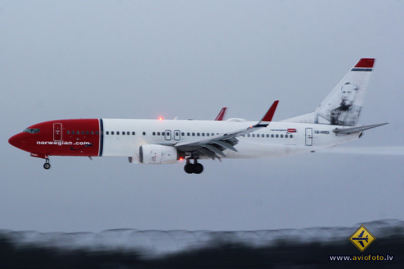 Boeing 737-8JP