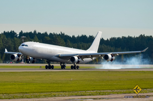 Airbus A340-313X
