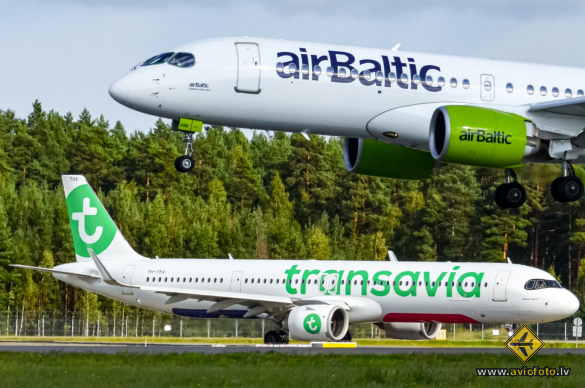 Airbus A220-300