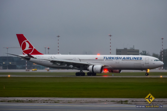 Airbus A330-303