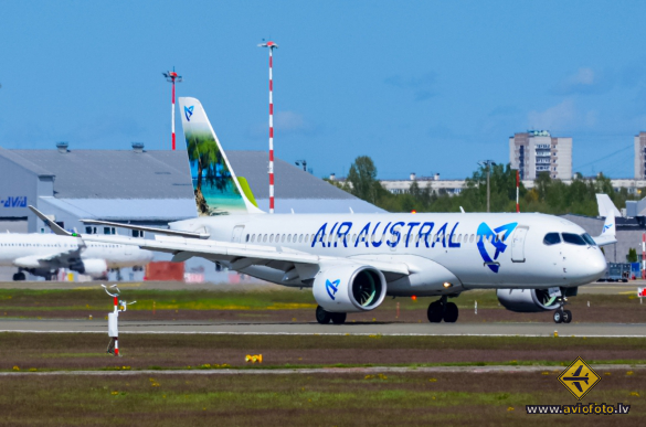Airbus A220-300