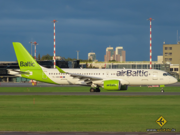 Airbus A220-300
