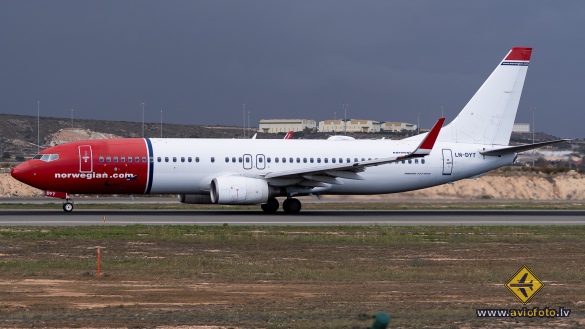 Boeing 737-8JP