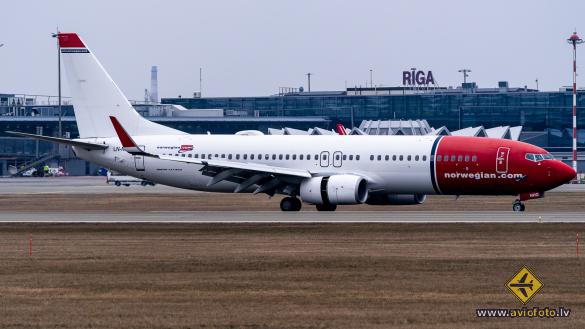 Boeing 737-8JP