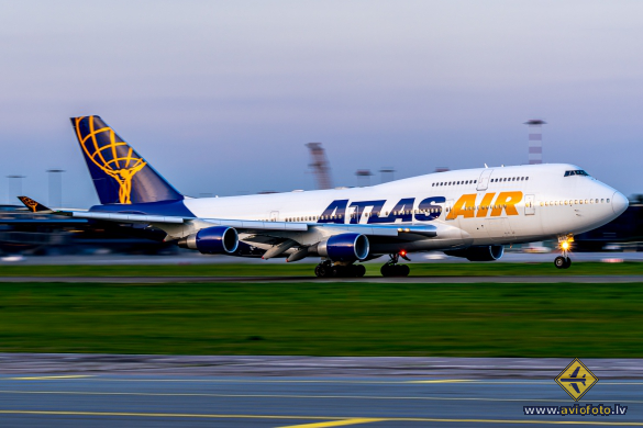 Boeing 747-422