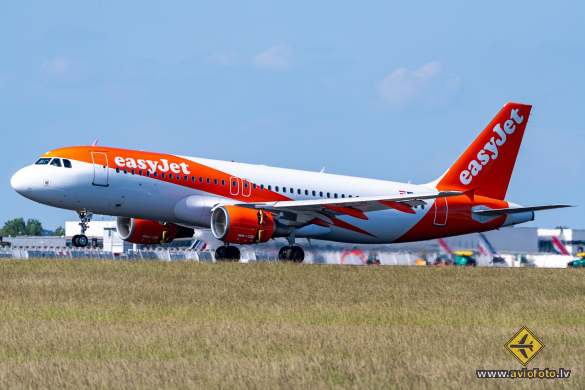 Airbus A320-214