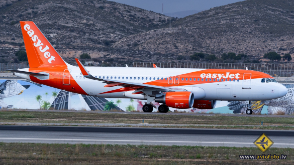 Airbus A320-214