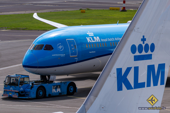 Boeing 787-10 Dreamliner