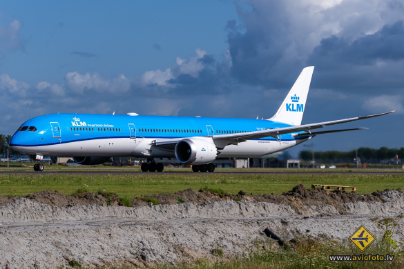 Boeing 787-10 Dreamliner