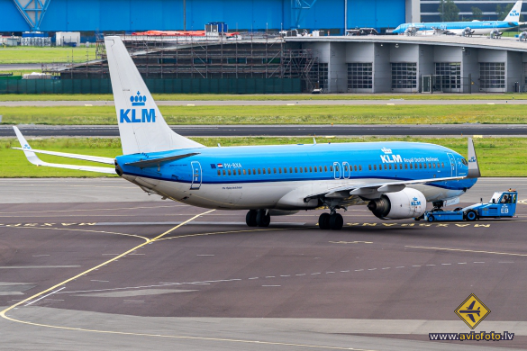 Boeing 737-8K2