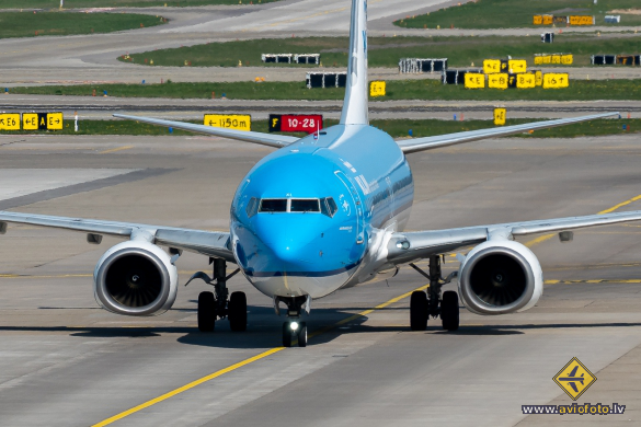 Boeing 737-8K2