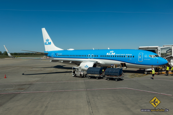 Boeing 737-8K2
