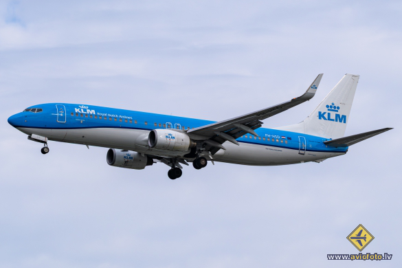 Boeing 737-8K2