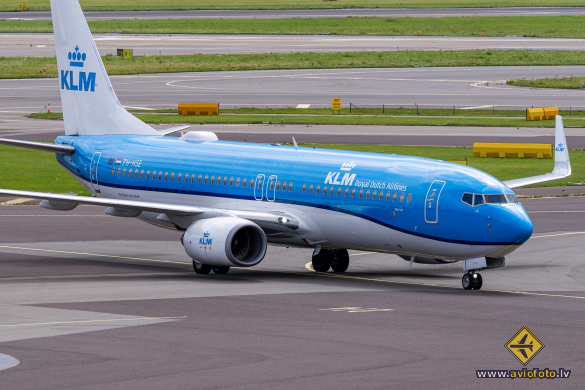 Boeing 737-8K2