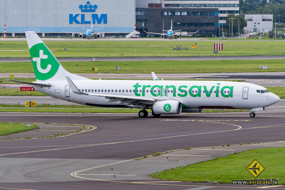 Boeing 737-8K2
