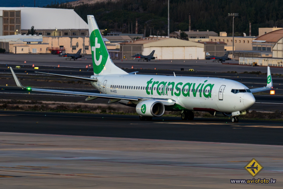 Boeing 737-8K2