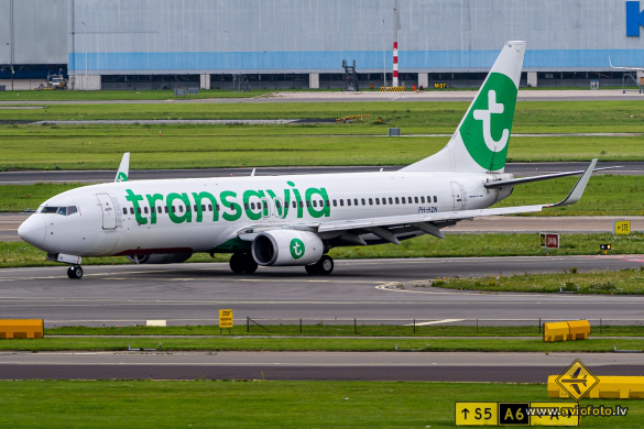 Boeing 737-8K2