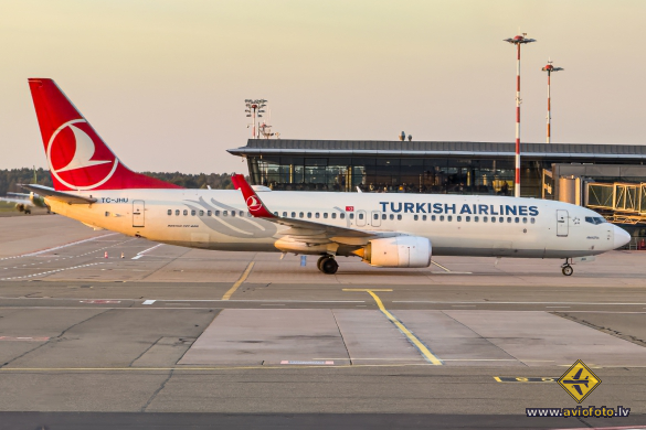 Boeing 737-8F2
