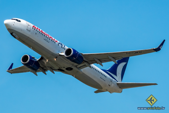 Boeing 737-8Q8