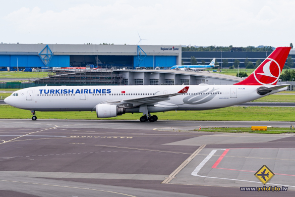 Airbus A330-303
