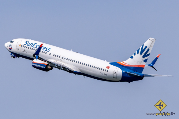 Boeing 737-8HC