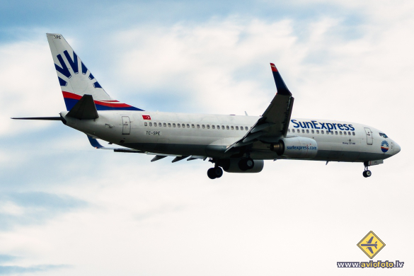 Boeing 737-8HC