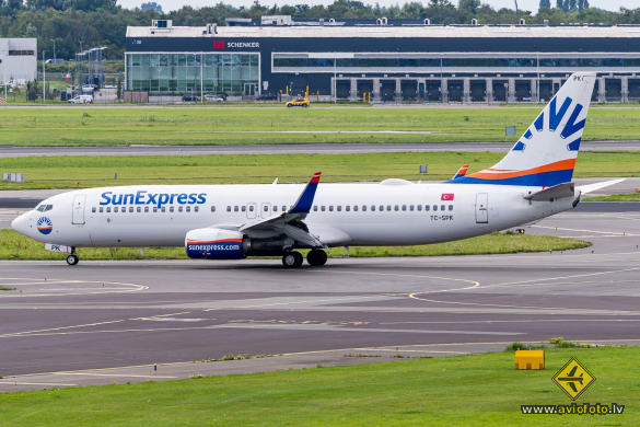 Boeing 737-86N
