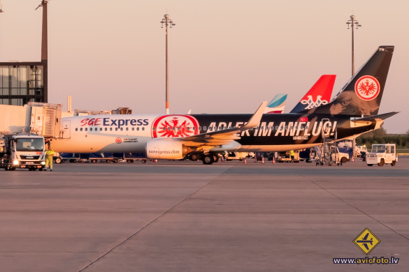Boeing 737-8MA