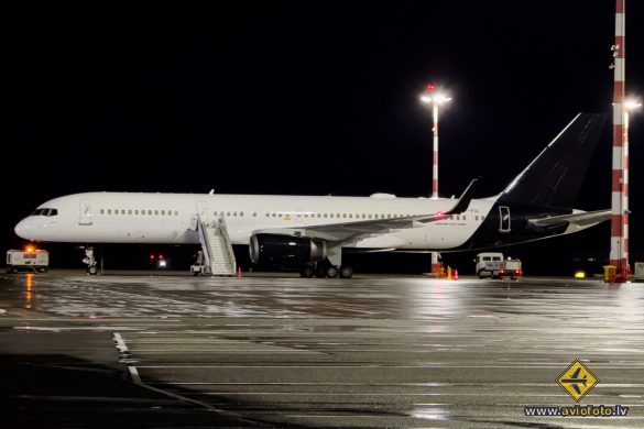 Boeing 757-256