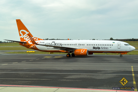 Boeing 737-8H6