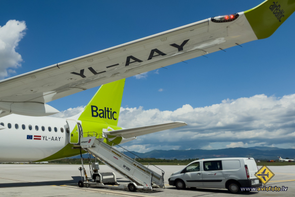 Airbus A220-300