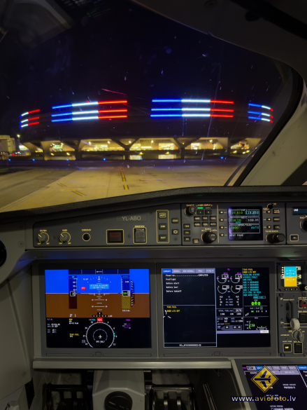 Airbus A220-300