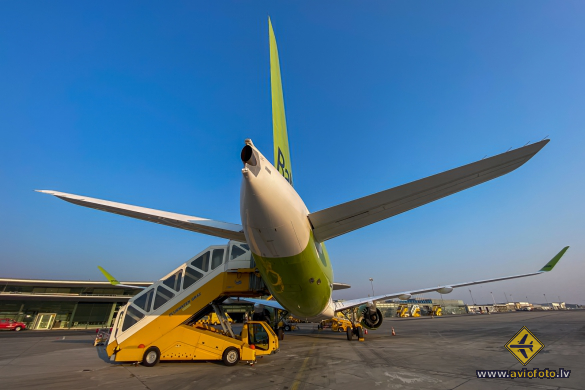 Bombardier CSeries CS300 (BD-500-1A11)