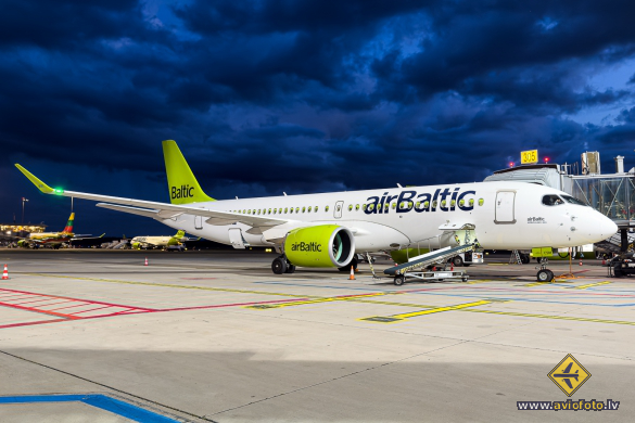 Airbus A220-300